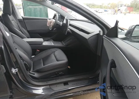 2025 Tesla Model 3 Long Range Rear-Wheel Drive/Standard Rear-Wheel Drive z USA, uszkodzony, nr VIN 5YJ3E1EA4SF021198